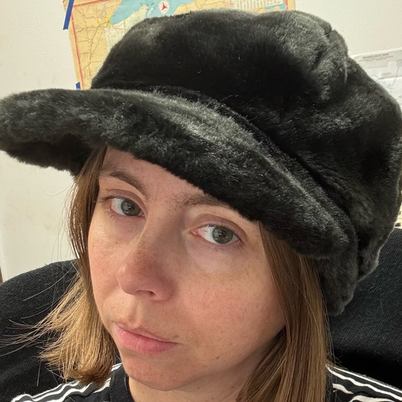 Isotoner faux fur newsboy cap, OS - Picture 2 of 8